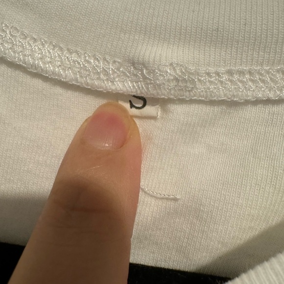 White short sleeved cropped top size small - Picture 3 of 4